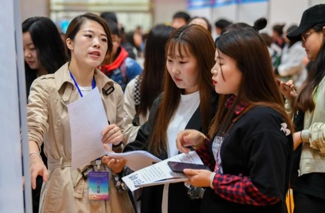 电子信息工程专业公务员的薪资待遇和发展前景怎么样