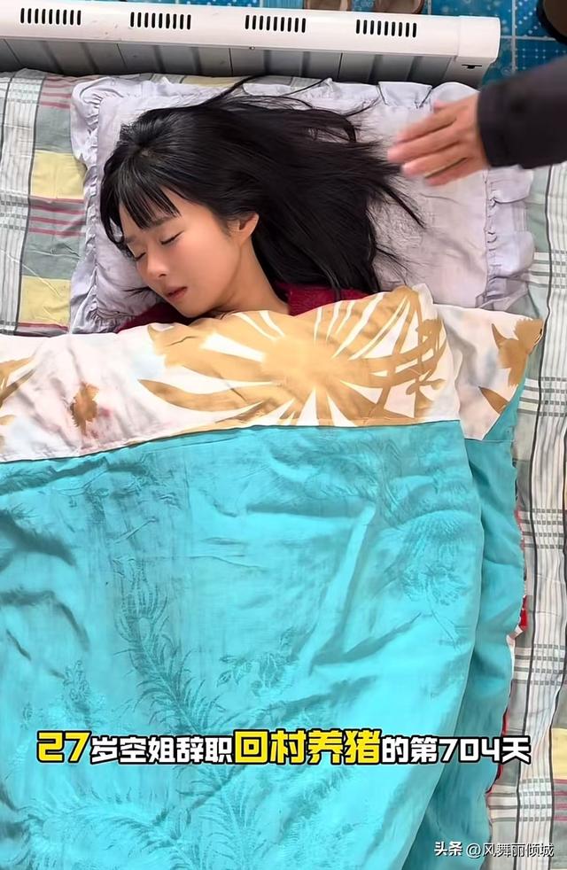 从天上到地上,“空姐变身养猪女王”:人被腌入味了,钱却赚麻了