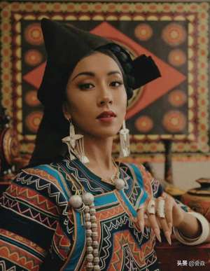 彝族美女赞句(吉克隽逸说回大凉山才是回家，穿彝族服饰，被赞民族系列真的好绝)