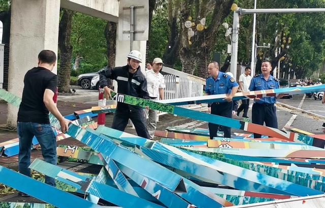 湛江客运班车、公交、机场恢复营运!风还没停,他们逆风而行!