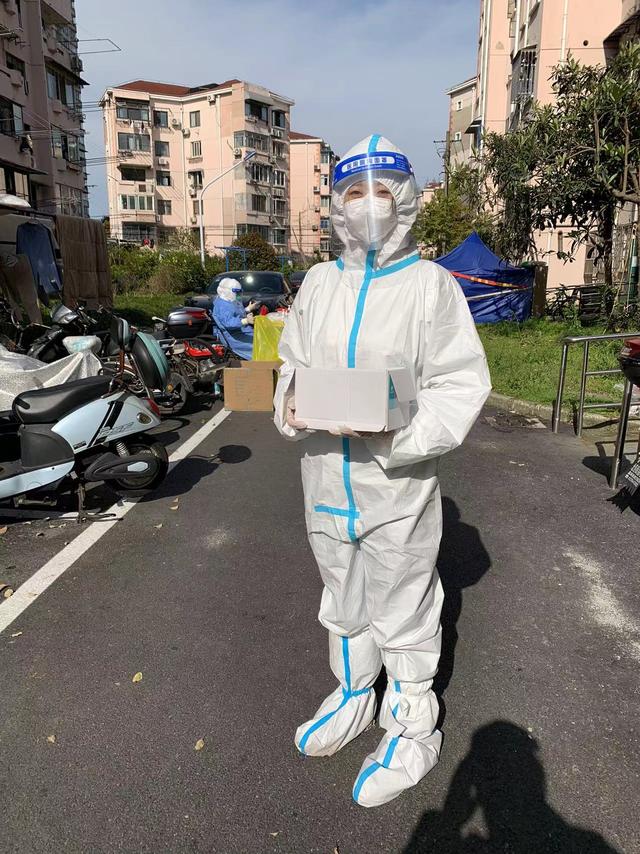 山东姑娘在上海当志愿者:舍不得浪费防护服,6小时不上厕所