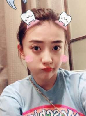 长发瘦美女(梁洁“狠心”减掉长发，齐耳短“撞脸”赵丽颖，网友：图4太像)