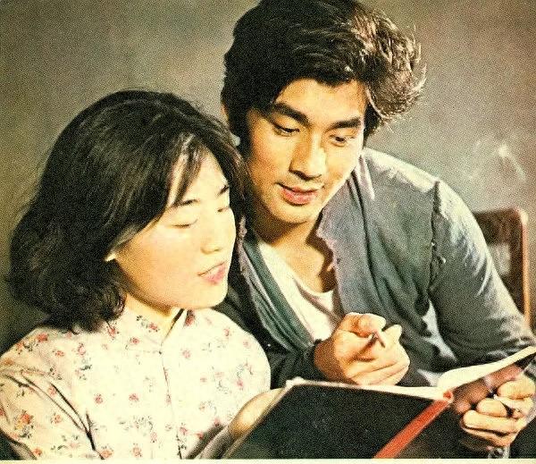 朱时茂、丛珊曾引领80年代浓眉风潮,迷倒众生,如今则是细眉当道