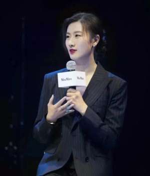 英雄美女配(丁宁：英雄美女谁才能配得上这么优秀的你？马龙都入不了你的眼)