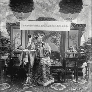 日军兽行： 当着男人的面玷污了女儿，临走还残忍割下妻子乳房
