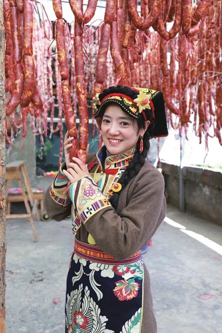 网红嘉绒姐姐怀二胎!大女儿才1岁,央视曾赞其是高原最美格桑花