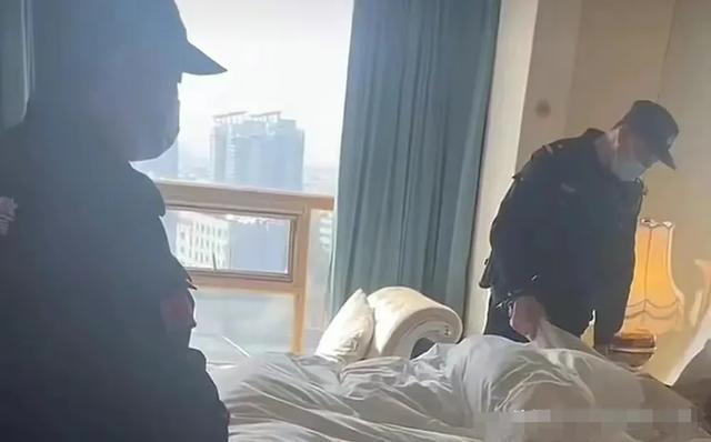 太吓人!神秘女子尾随男子闯入房间:本尊曝光视频,身份不一般