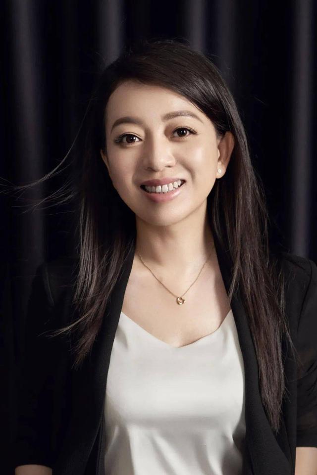广东美女富豪陈丹霞:22岁出国创业,4年狂赚55亿,如今身价145亿