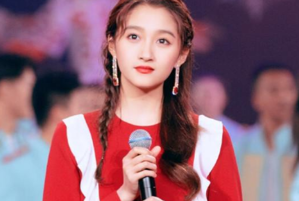“国民闺女”关晓彤的字迹曝光,可爱又有个性,很多学生想要模仿