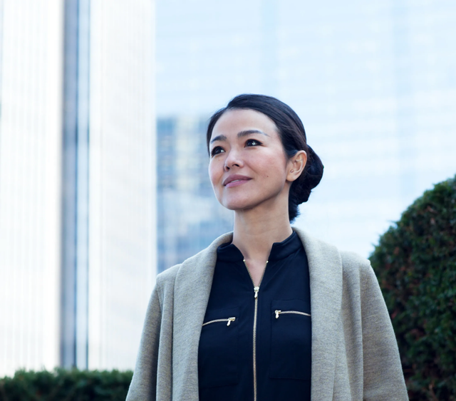 华裔美女火遍华尔街!35岁干成顶尖分析师,1年让公司市值破万亿?