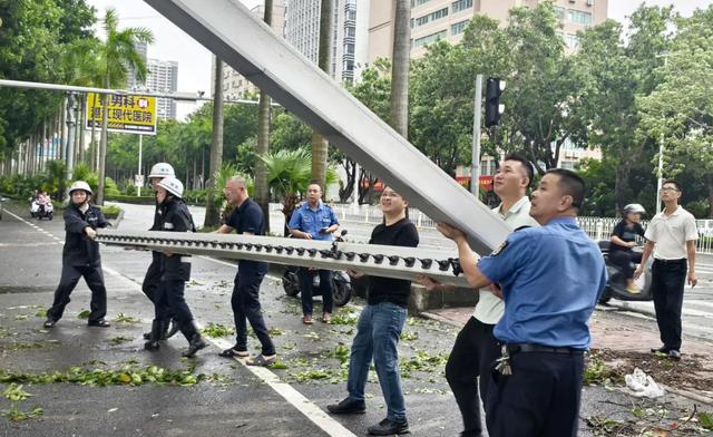 湛江客运班车、公交、机场恢复营运!风还没停,他们逆风而行!