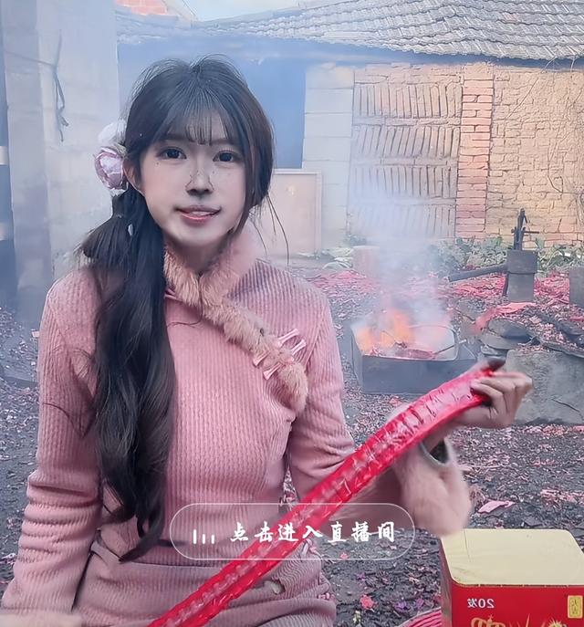 美女开直播放炮,衣服破洞、脸被崩的黢黑,网友:这钱活该她赚!