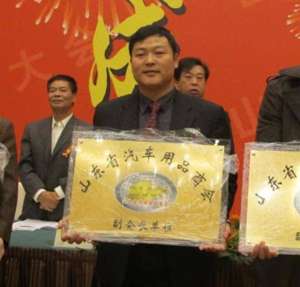 汽车美容装璜培训(山东新万源汽车装璜美容连锁有限公司董事长李鹏程：叫响品牌力量)