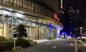 长途汽车上和8人做(乘坐18小时火车后，47岁女子突然失控打人医生提醒：警惕返程高峰中的“隐形杀手”
