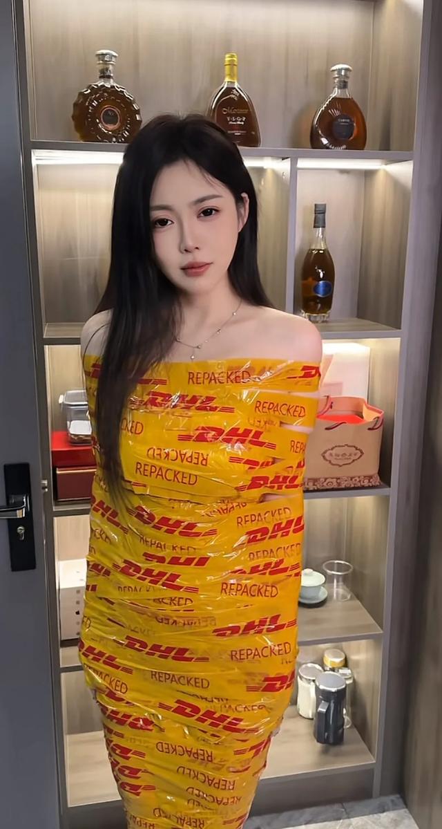 美女胶带连衣裙盘点,哪位才是最美,最后一位是惊喜!