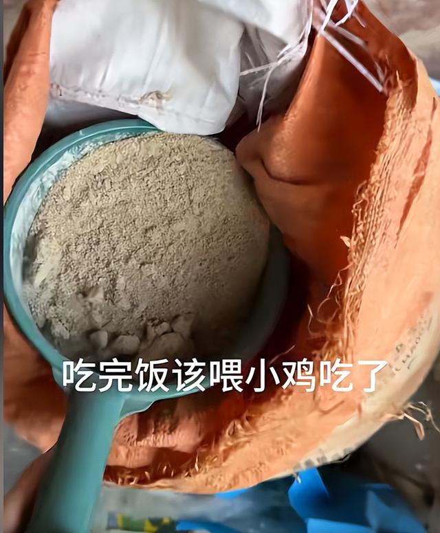 美女开直播放炮,衣服破洞、脸被崩的黢黑,网友:这钱活该她赚!