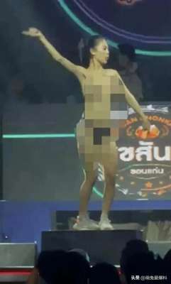 美女摸自己的胸(【骇人一幕海南某酒吧女顾客放肆脱衣摸胸，众人目瞪口呆】)