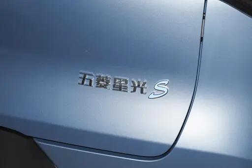 大五座SUV不到10万,轴距2米8,解析五菱星光S PHEV