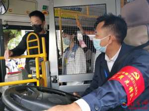 朗日汽车(为民添暖色，阳江粤运朗日公汽公司开学季便民志愿服务)