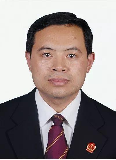 4名博士1名硕士组成的超豪华合议庭阵容,到底要审个啥案?
