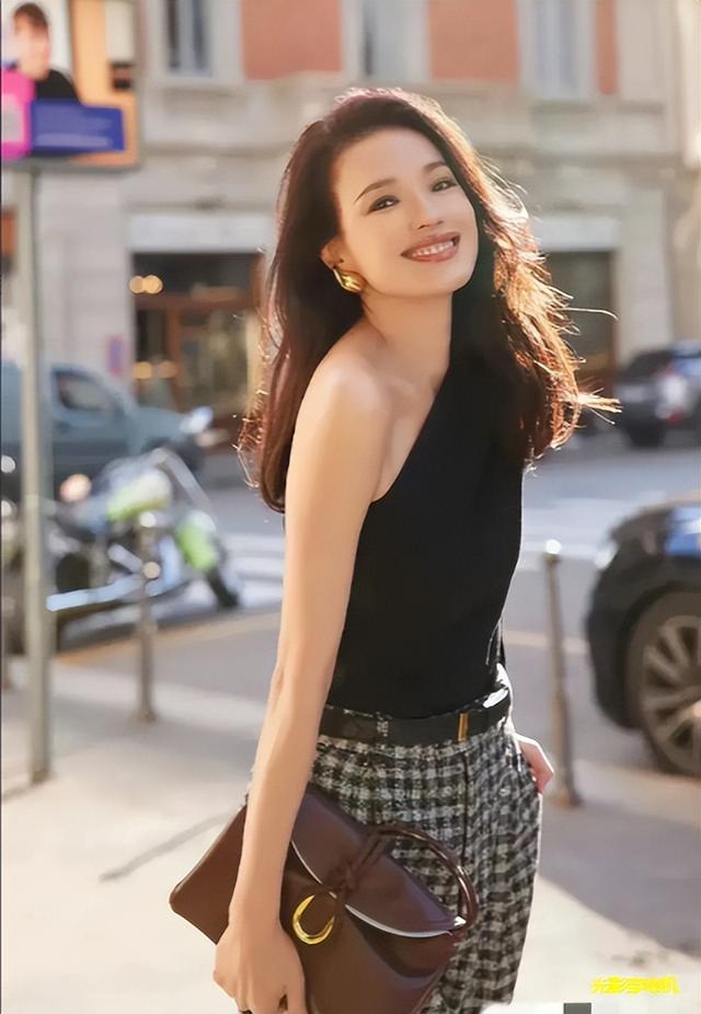 知名女演员舒淇自曝感染病毒,一天八次,呼吁大家做好防护