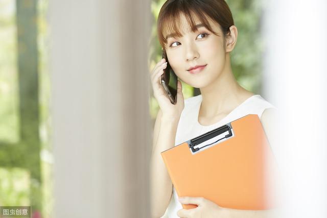 小说：考试时，如果有美女同学看你，那时会想什么