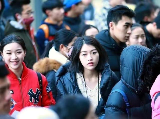 河南高中“校花”走红,艺考是全省榜首,长相美丽却令人“发笑”