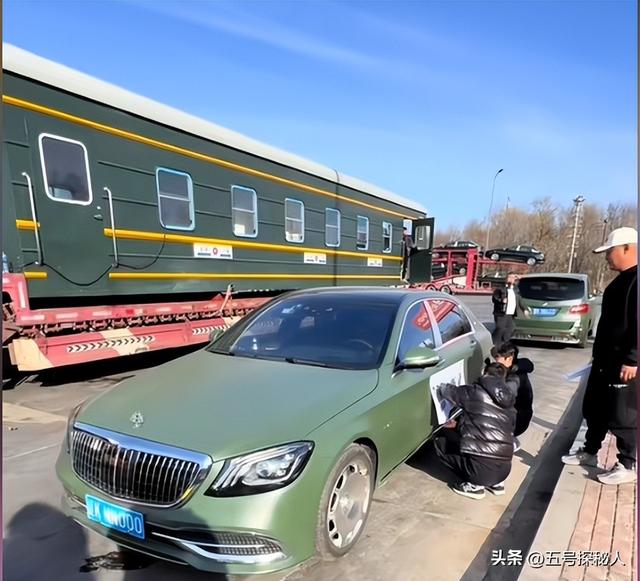 牛人!博主卡车拉火车自驾游,15万将火车爆改豪华房车,网友炸锅