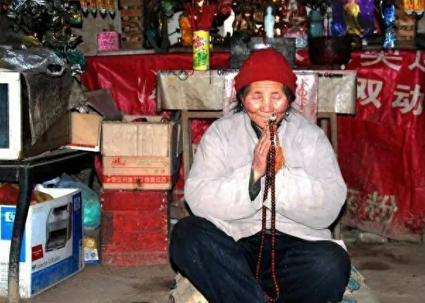 终南山第一女隐士，43岁抛夫弃子遁入空门，83岁能连续打坐108天