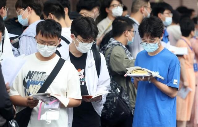 电子信息工程专业公务员的薪资待遇和发展前景怎么样
