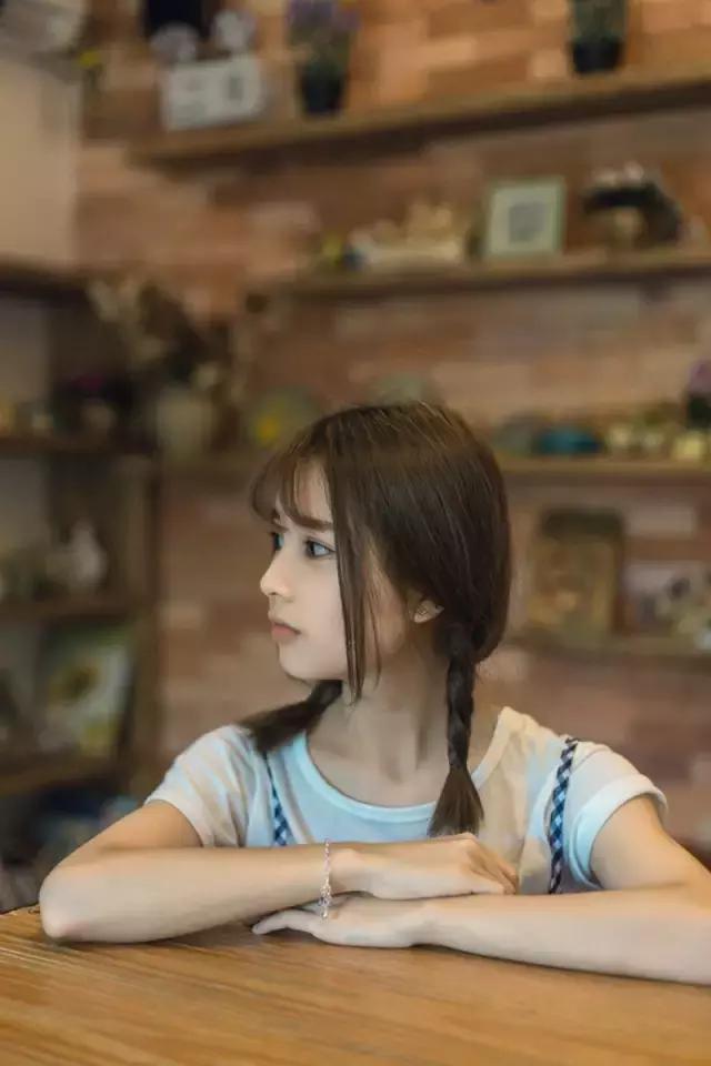 清纯美女萝莉的秘密花园
