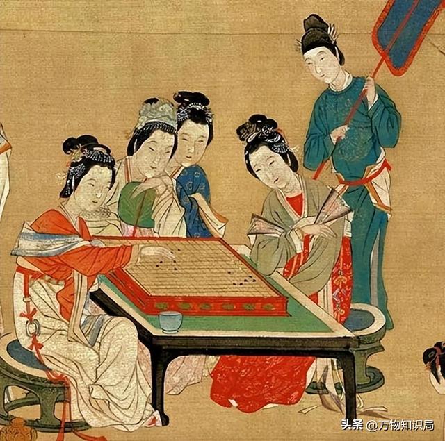 古代嫔妃为何总戴长指甲套?除了美观之外,更多的是为了方便皇帝