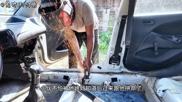 这小伙真牛批,将汽车对半切割制作加长版汽车