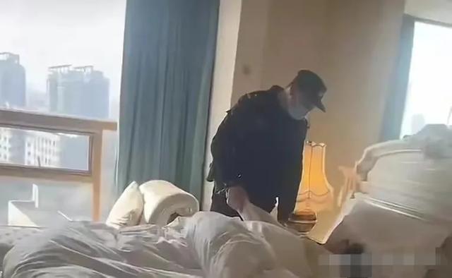 太吓人!神秘女子尾随男子闯入房间:本尊曝光视频,身份不一般