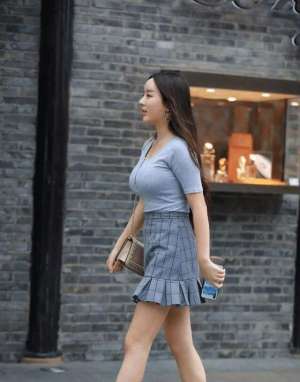 汽车侧裙边(裙子太短怕不敢穿？在裙尾上加“扑克边”，姐姐装嫩拼了)