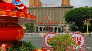 停靠在八楼的二路汽车是什么意思(八楼取消二路汽车，是否太过简单草率？)