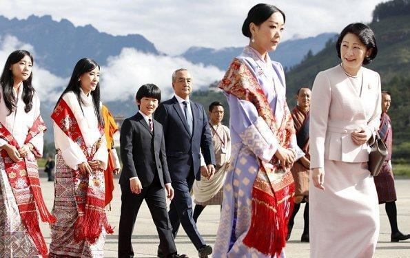 不丹王室出美女！39岁不丹公主穿花衣美得清新脱俗，不输90后王后