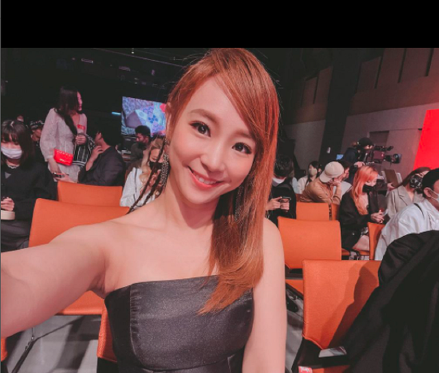 37岁美女新闻主播被曝出轨!与人夫车内热吻,遭男方妻子告上法庭