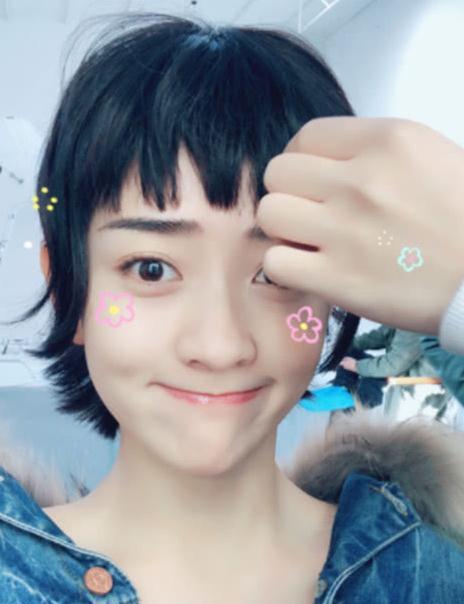 梁洁“狠心”减掉长发,齐耳短“撞脸”赵丽颖,网友:图4太像!