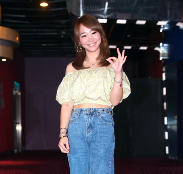 37岁美女新闻主播被曝出轨!与人夫车内热吻,遭男方妻子告上法庭
