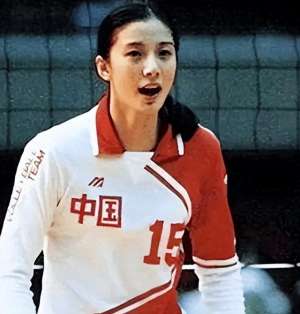 篮球美女仲(她被称为女排第一美女，离婚后嫁给美国人，今56岁生活滋润)