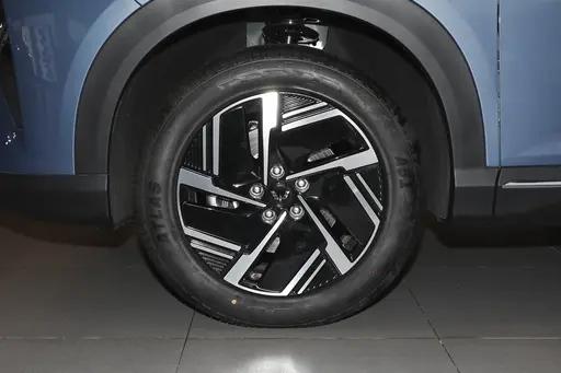 大五座SUV不到10万,轴距2米8,解析五菱星光S PHEV