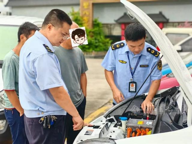 广西一男子送老婆新车,三天车灯就不亮了……