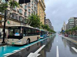桐庐汽车(杭州桐庐：“美丽定制公交”让放学路更通畅)