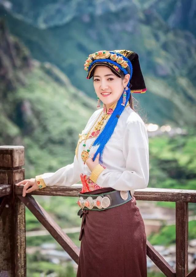 网红嘉绒姐姐怀二胎!大女儿才1岁,央视曾赞其是高原最美格桑花