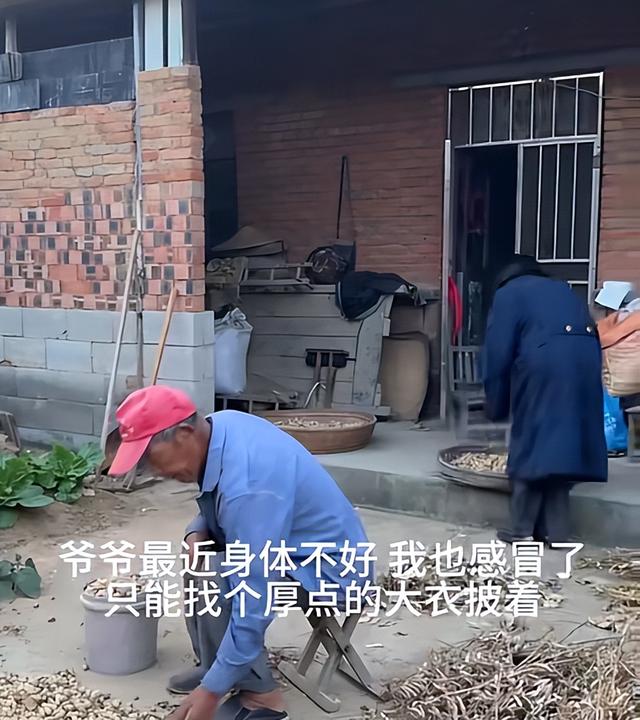 美女开直播放炮,衣服破洞、脸被崩的黢黑,网友:这钱活该她赚!