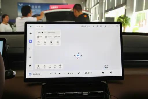 大五座SUV不到10万,轴距2米8,解析五菱星光S PHEV