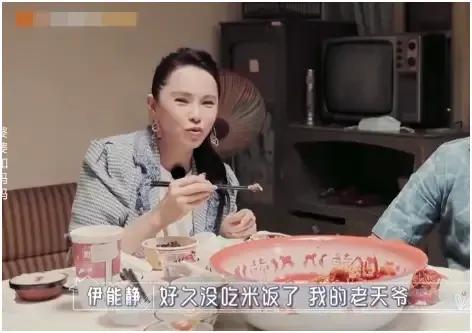 体重100斤美女做抽脂手术，哭诉：我老公都不敢碰我的肚子