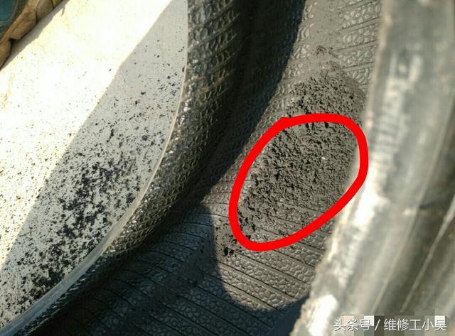 汽车轮胎上的小石子也不可被忽略，它差点让起亚的右后轮胎报废！