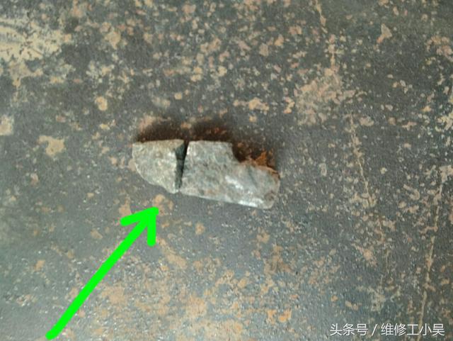 汽车轮胎上的小石子也不可被忽略，它差点让起亚的右后轮胎报废！